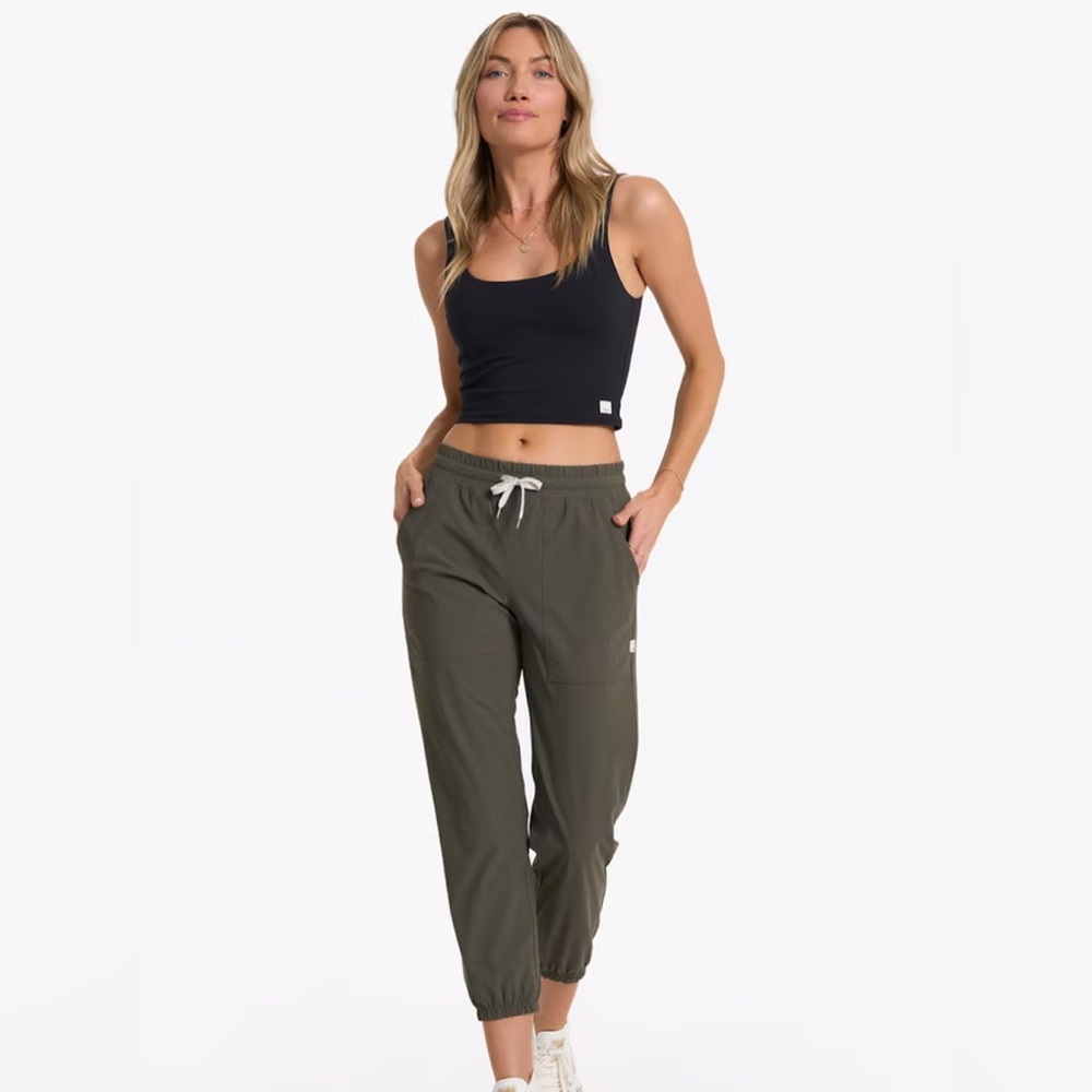 Vuori Miles Jogger - Medium, Oregano (Green)